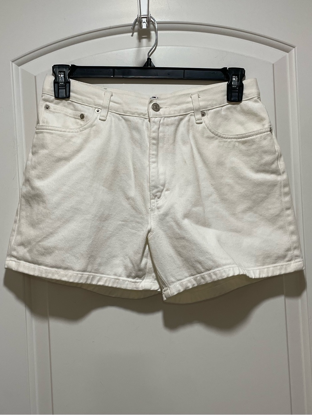 Classic Hilfiger Chic & Preppy Sz 12 4.5” White Denim Shorts Y2K Vintage So Cute